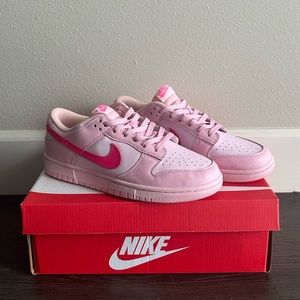 Nike Dunk Low triple PINK Women’s 9- 9.5 EU 40